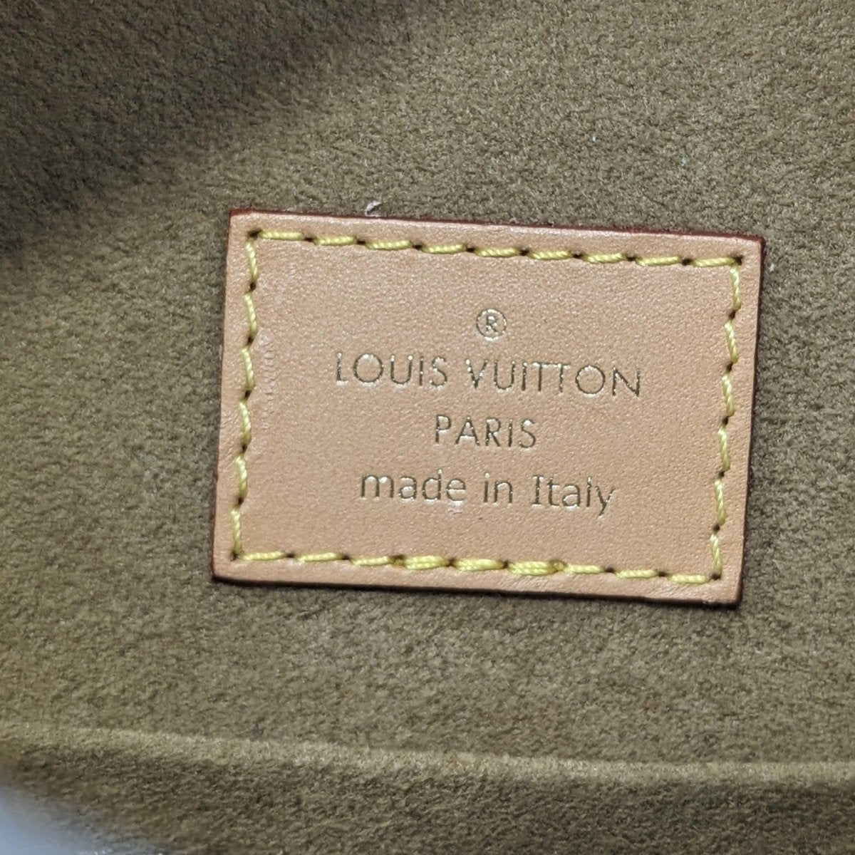 Shop Louis Vuitton Boite chapeau souple mm (M45649) by RedondoBeach-LA